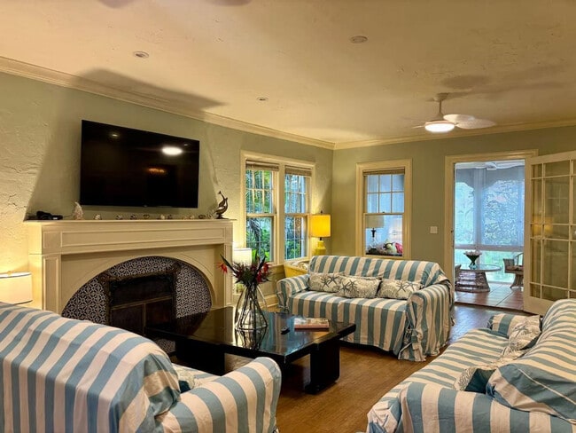 Building Photo - 519 28th St Unit ID1438394P