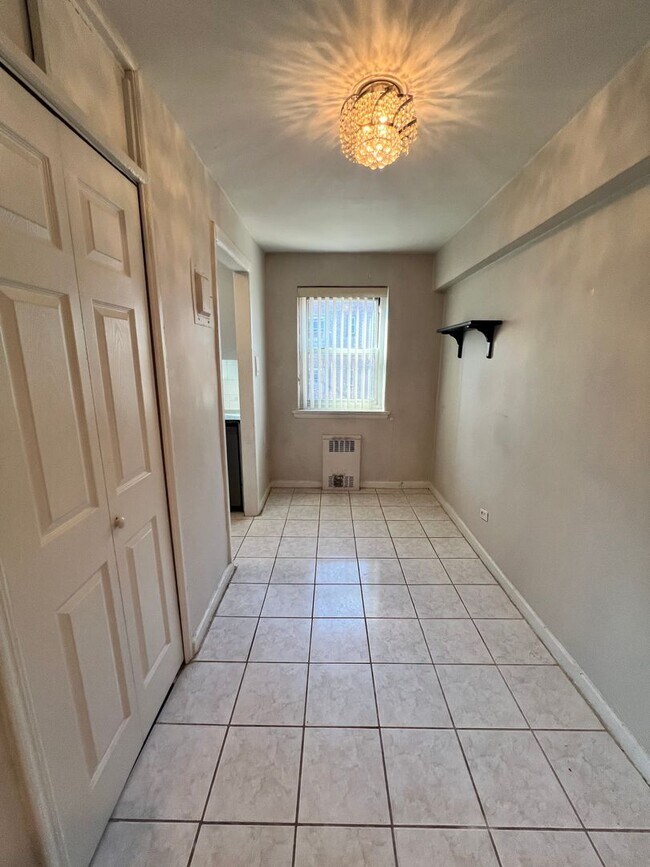 Great 2 Bedroom Apartment in Forest Hills House Rental in Queens, NY