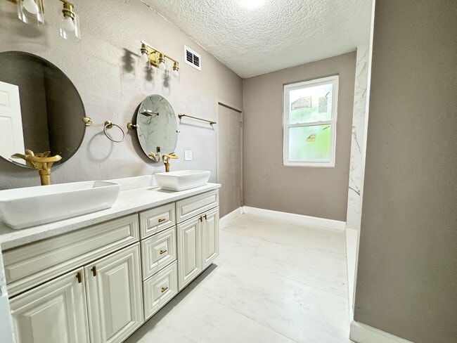 Photo - 5262 Tulane Ave