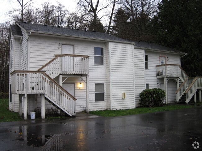 Building Photo - 2 Bed, 1 Bath Apartment in Blaine Unit # 486