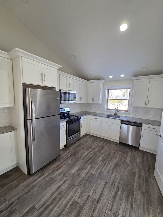 Photo - 895 Salem Dr