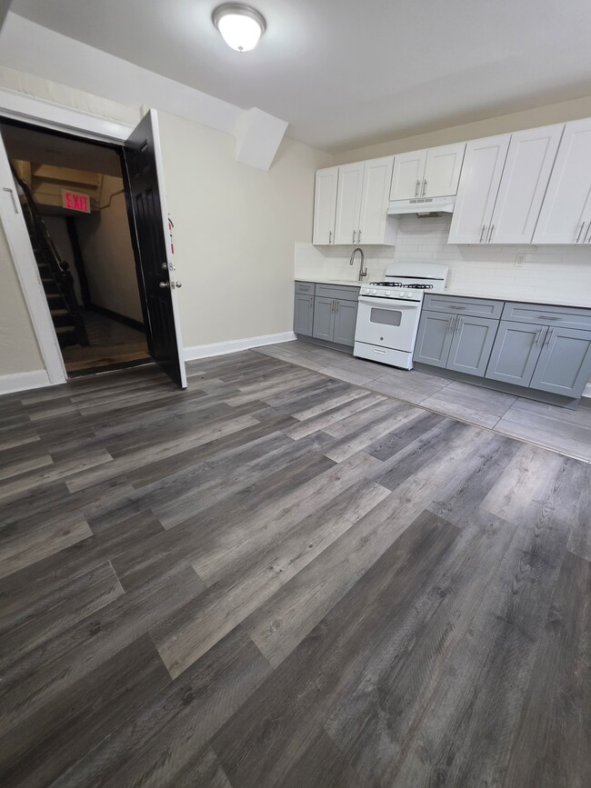 Building Photo - 125 Osborne Ter Unit 17