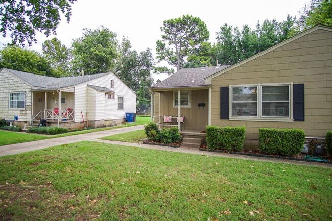 Photo - Gorgeous duplex unit on large lot with garage -- NO PETS ALLOWED