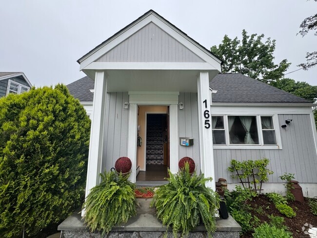 Building Photo - 165 Greenfield Dr Rental