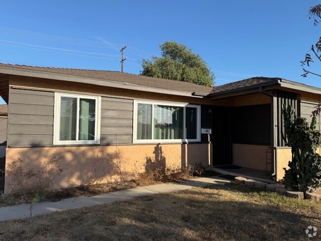 Building Photo - One story home in Anaheim