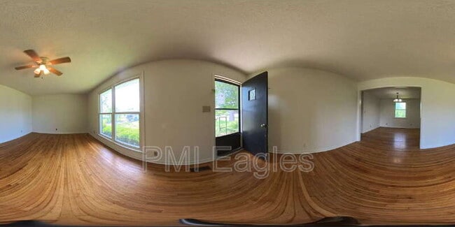 Building Photo - 2223 Pendleton Dr