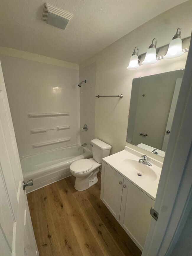 Photo - 208 Lindell Dr