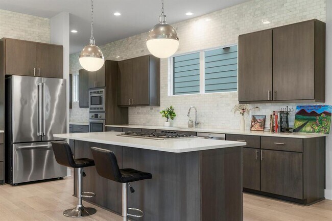 Photo - 6008 Florencia Ln