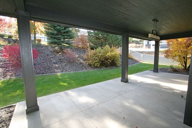 Photo - 713 W Willapa Ave