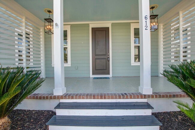 Photo - 612 Heartwood Ln