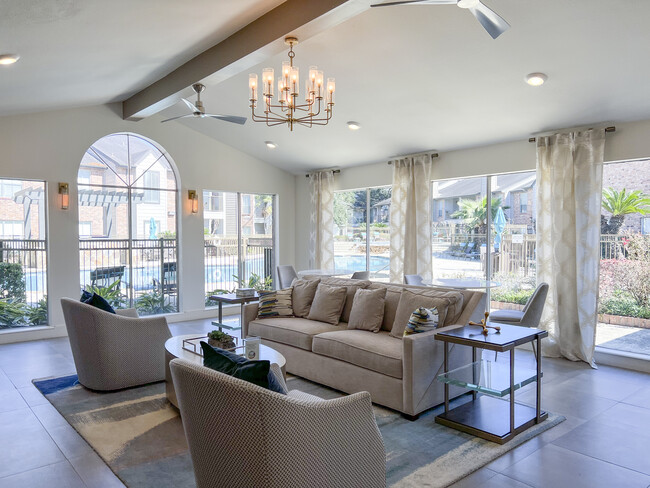 Salón - Broadstone at Briar Forest