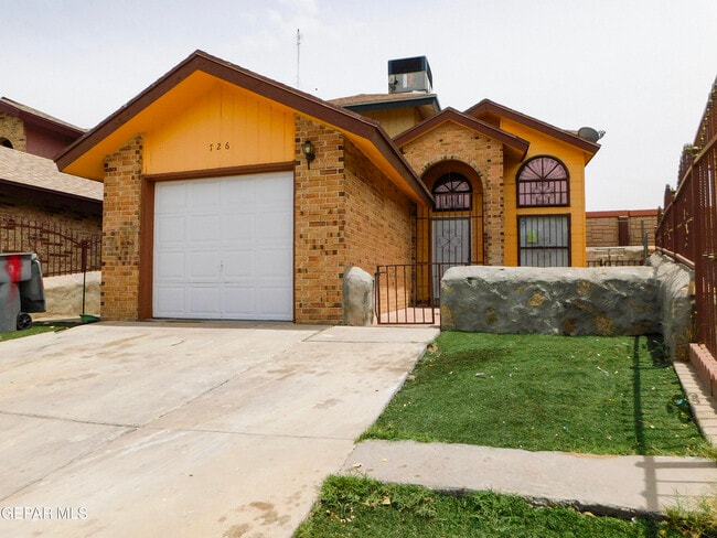 Photo - 726 Medina St