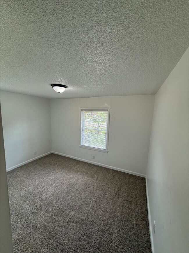 Photo - 322 W Whatley St