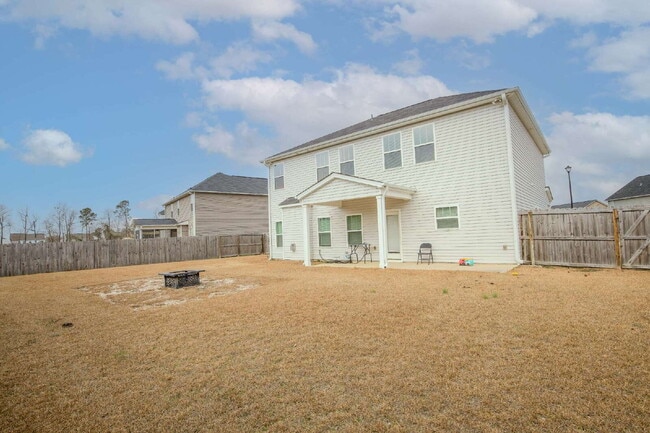 Photo - Spacious 3-Bed, 2.5-Bath Modern Home w/ 3-Car Garage in Highcroft – Close to Fort Bragg!