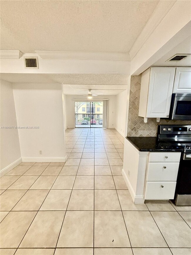 Photo - 470 NW 20th St Unit 211