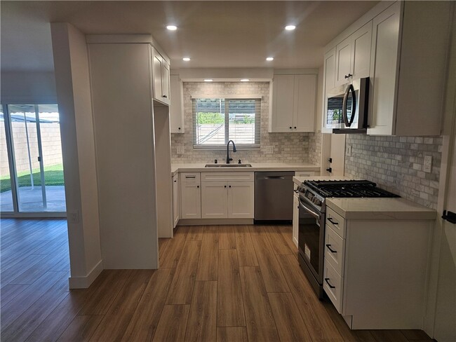 Photo - 10362 Longden St