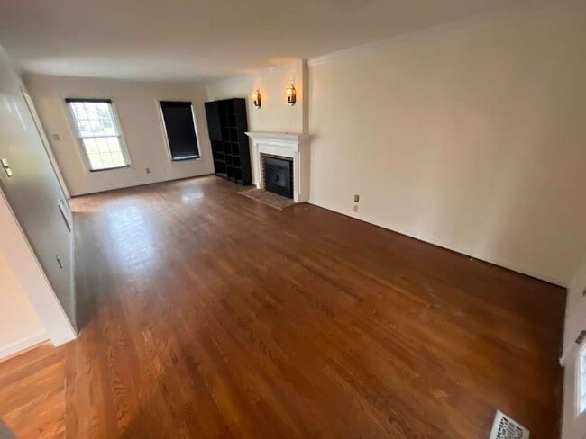 Photo - 5916 Park Forest Ln