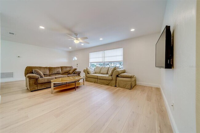 Photo - 11424 79th Ave