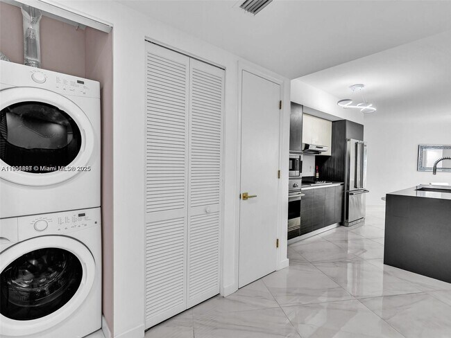 Photo - 9821 E Bay Harbor Dr Unit 302