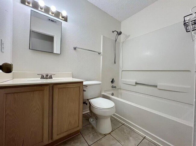 Photo - 905 Justeford Dr