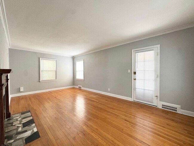 Photo - 738 E Meyer Blvd