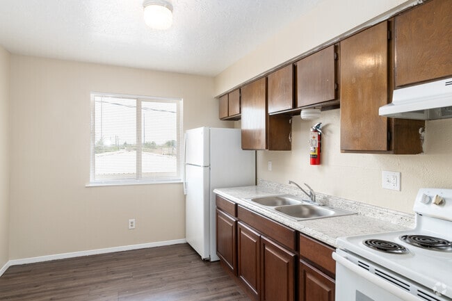 2BR, 1BA -684SF - Kitchen - Mountain Springs Pointe
