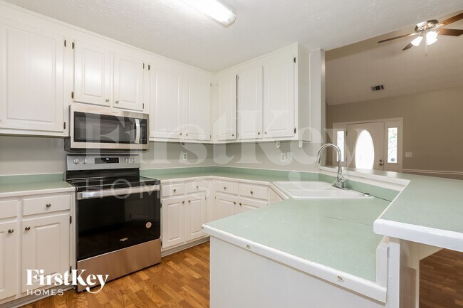 Photo - 205 Lakefront Dr