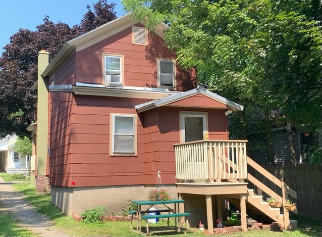 Photo - 305 W 5th St Unit Upper