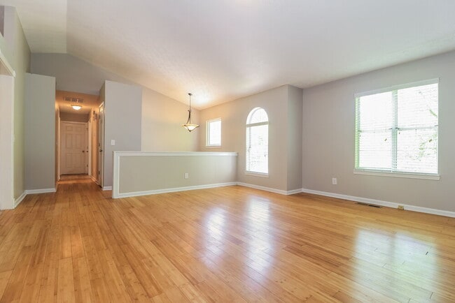 Photo - 523 White Pines Dr