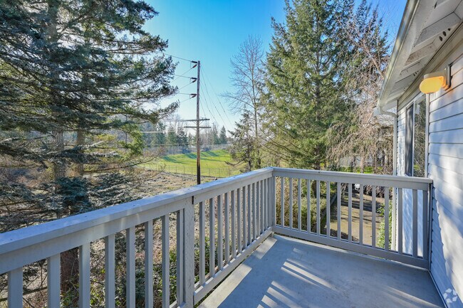 2BR, 2BA - 1,012SF - Balcony