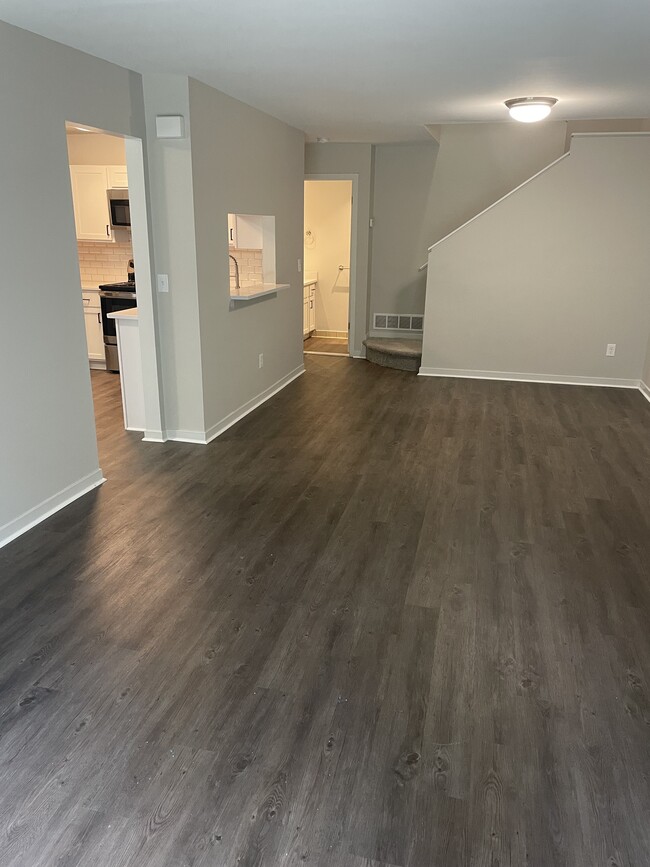 Berkley- :Living room