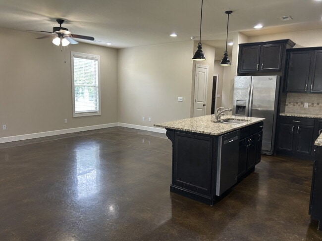 Photo - "Charming 3-Bed Condo in Cookeville with G...