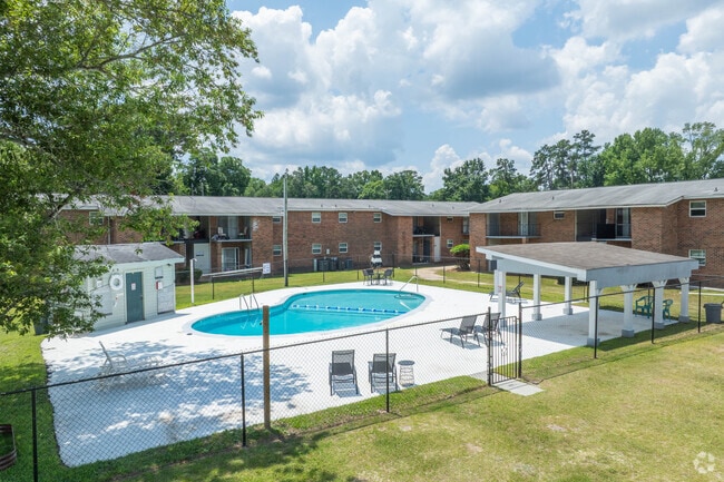 Swimming Pool w/ Sundeck