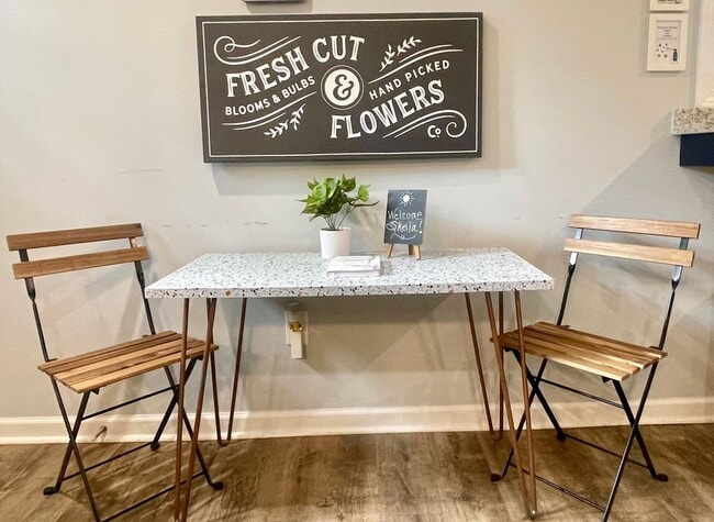 Photo - 285 Whitaker Cir NW