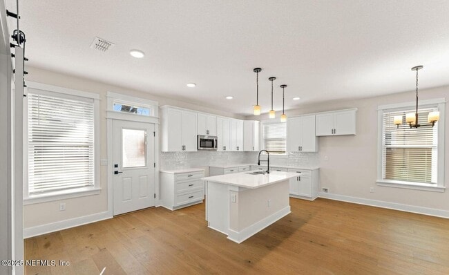 Photo - 32 E 10th St