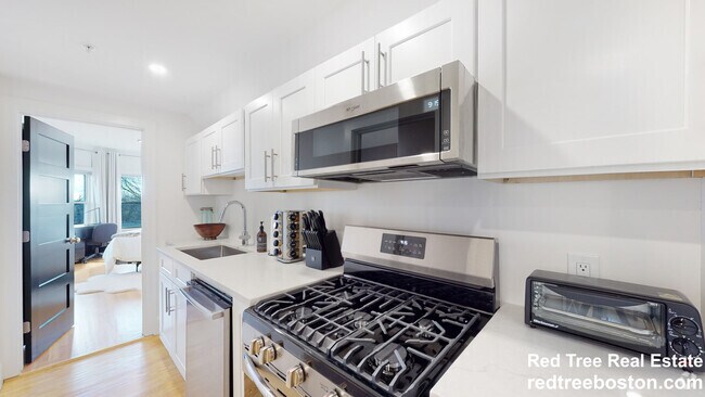 Building Photo - 659 South St Unit 1 Rental