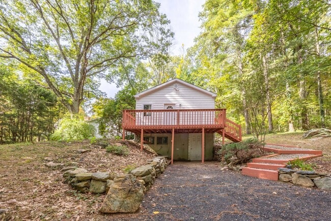 2 Bedroom Ranch with Scenic Setting - 2 Bedroom Ranch with Scenic Setting