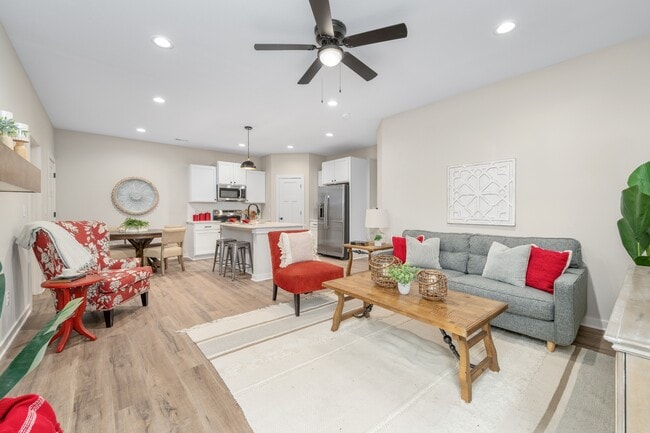 Photo - 701 W 50th St S