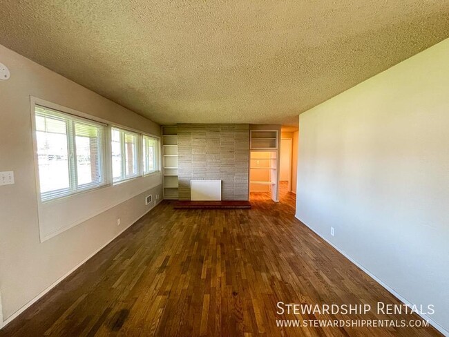 Photo - 2845 Ferry St