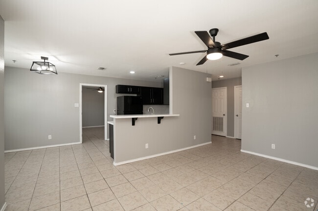 1BR, 1BA - 1,231SF - Living Room