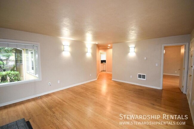 Photo - 2266 Alder St