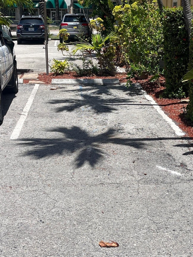 Photo - 441 Collins Ave Unit 6