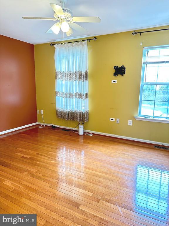 Photo - 20408 River Bank St