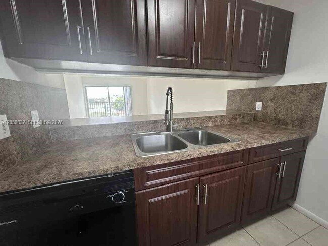 Photo - 8620 N Sherman Cir Unit 503