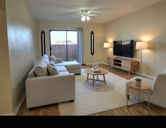 Building Photo - 8433 Hearth Dr Unit 38