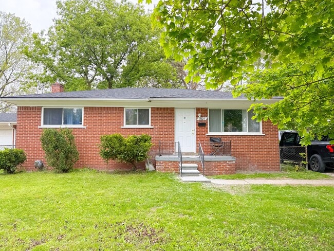 Photo - 3825 Moore St