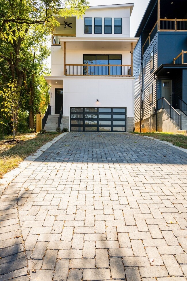 Building Photo - Stunning 4-Bedroom Nashville Home with Granite Countertops, Hardwood Floors, and Fireplace!