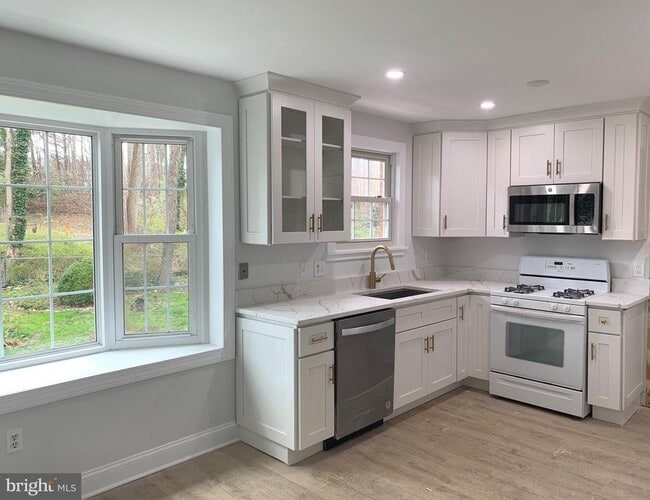 Photo - 5617 Eastbourne Dr