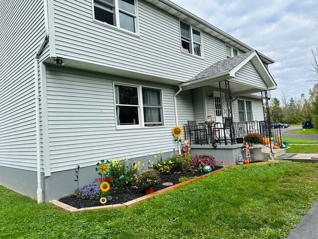 Edificio de apartamentos - 7041 Clinton St