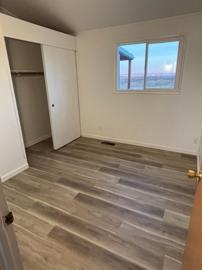 Photo - 425 8th Ave W